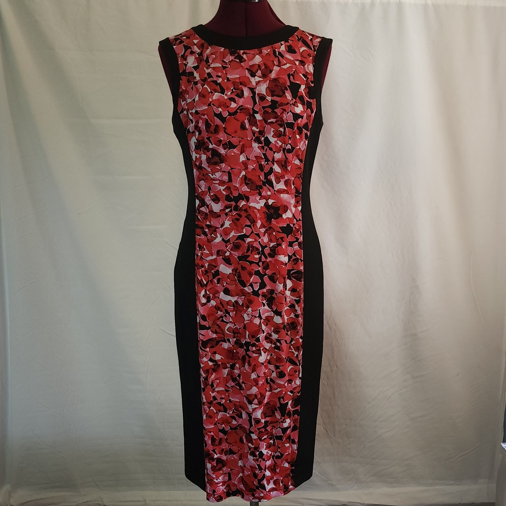 Elegant Red and Black Sleeveless Form Fitting Business Dress
